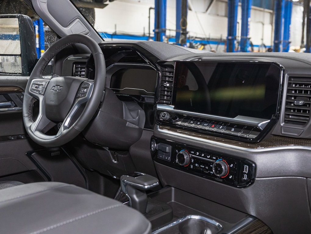 2025 Chevrolet Silverado 1500 in St-Jérôme, Quebec - 34 - w1024h768px