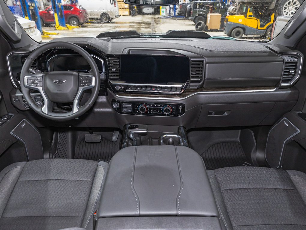 2025 Chevrolet Silverado 1500 in St-Jérôme, Quebec - 4 - w1024h768px