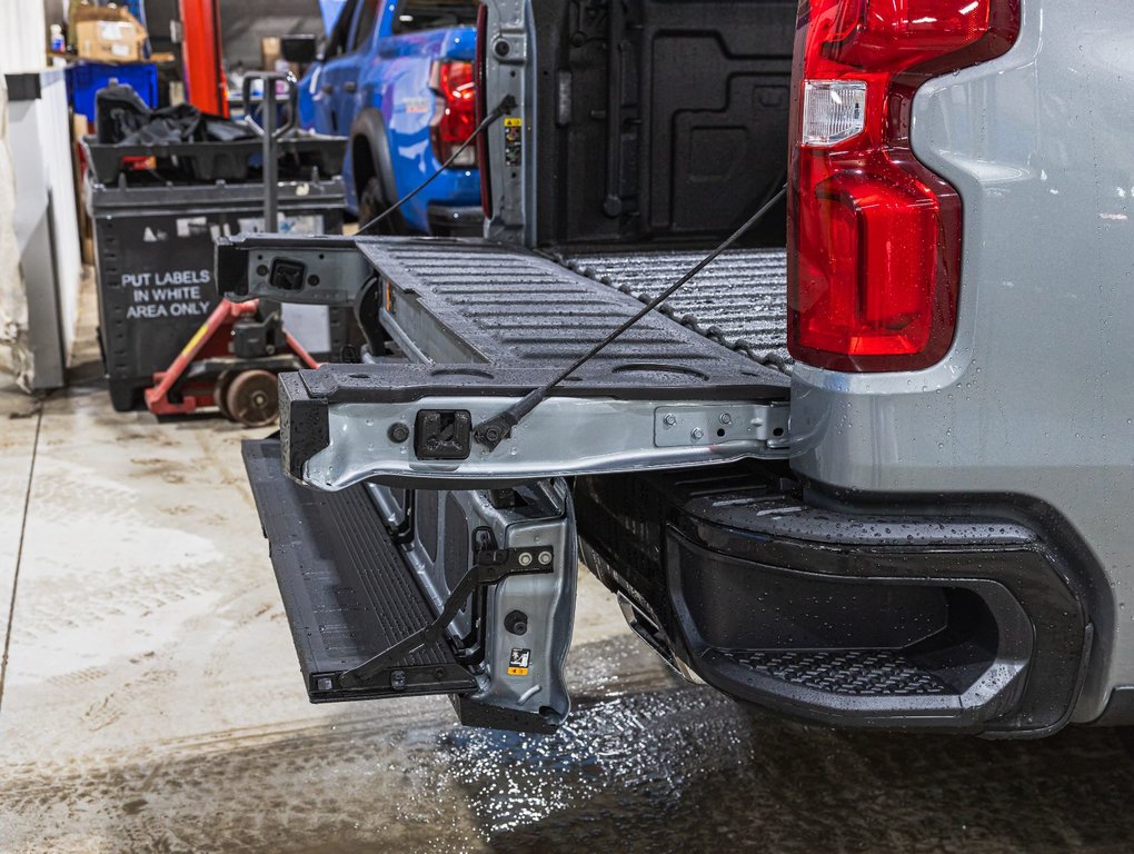 2025 Chevrolet Silverado 1500 in St-Jérôme, Quebec - 10 - w1024h768px