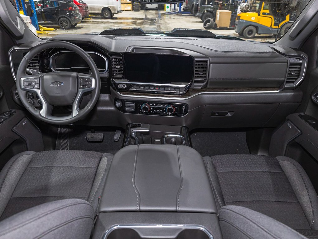 2025 Chevrolet Silverado 1500 in St-Jérôme, Quebec - 4 - w1024h768px