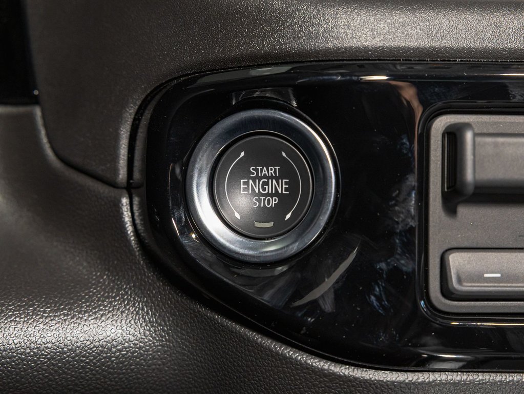 2025 Chevrolet Silverado 1500 in St-Jérôme, Quebec - 19 - w1024h768px