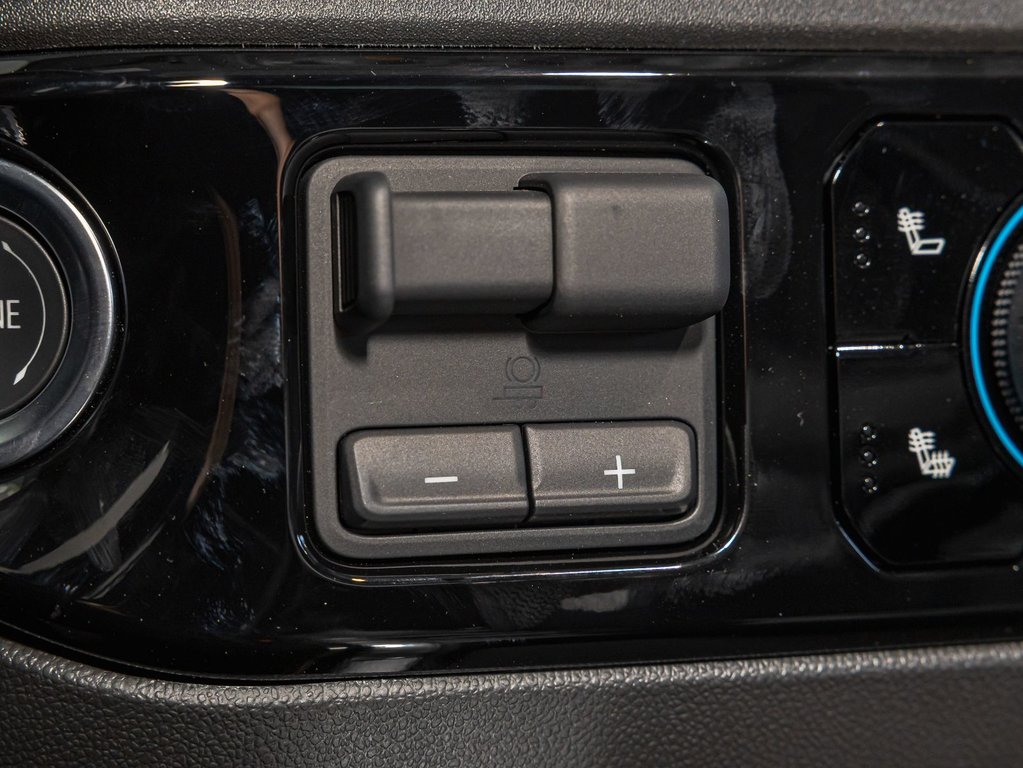 2025 Chevrolet Silverado 1500 in St-Jérôme, Quebec - 25 - w1024h768px