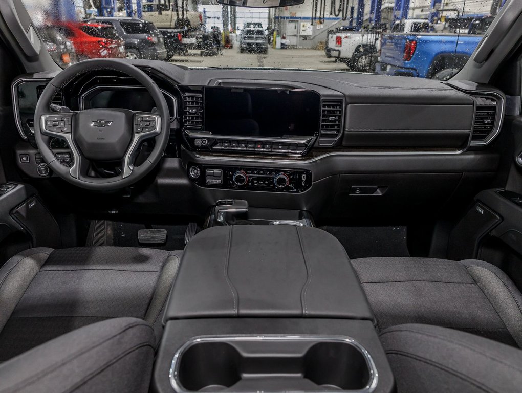 2025 Chevrolet Silverado 1500 in St-Jérôme, Quebec - 4 - w1024h768px