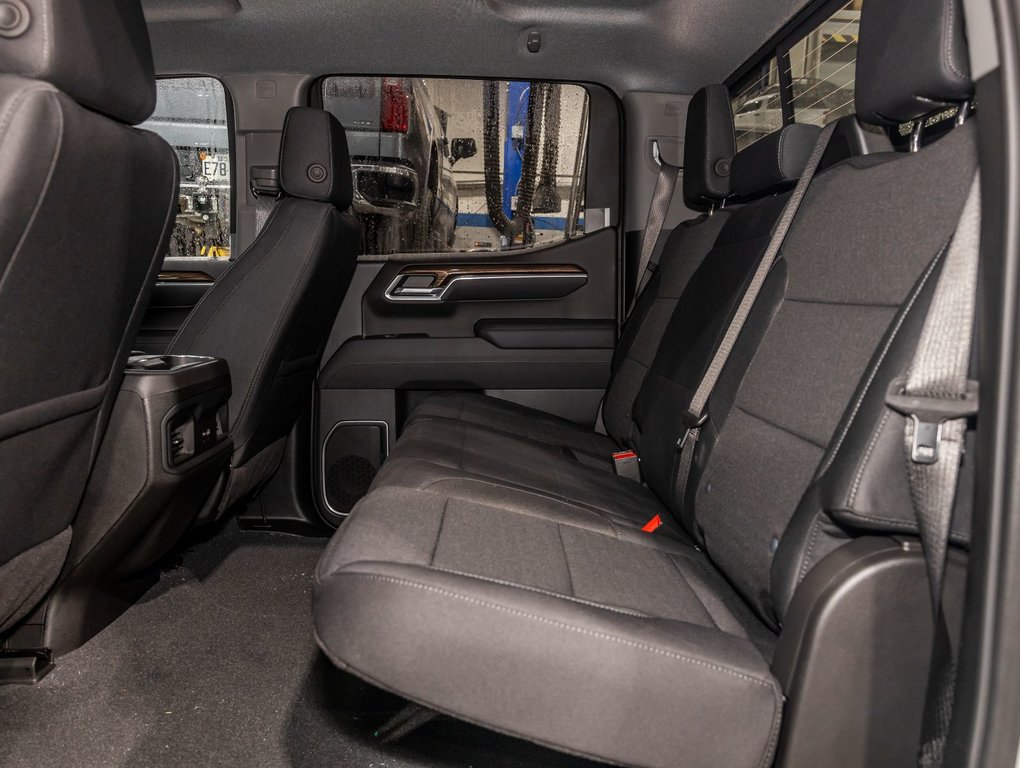 2025 Chevrolet Silverado 1500 in St-Jérôme, Quebec - 31 - w1024h768px