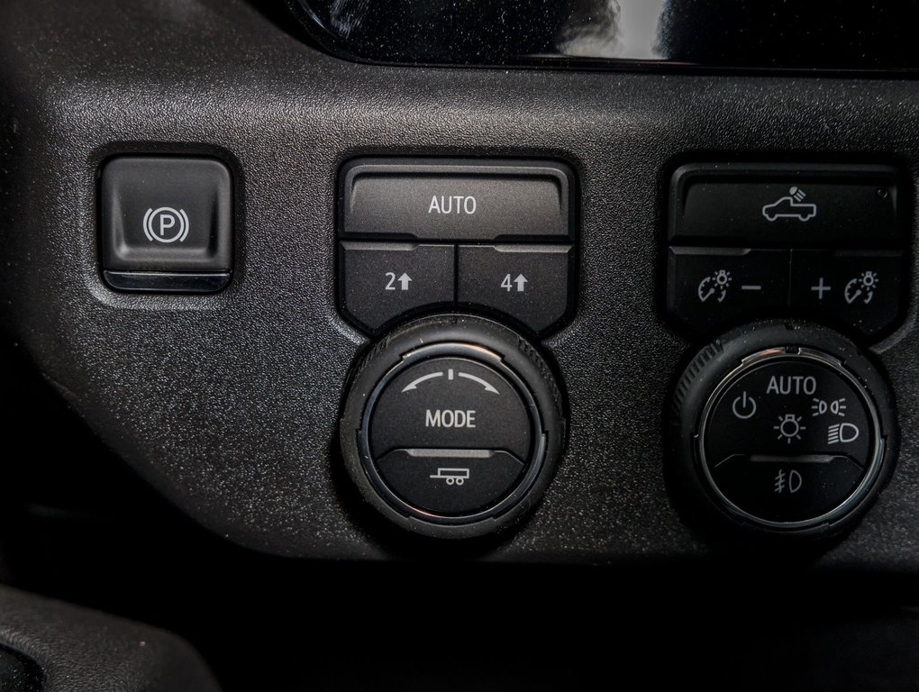2025 Chevrolet Silverado 1500 in St-Jérôme, Quebec - 24 - w1024h768px