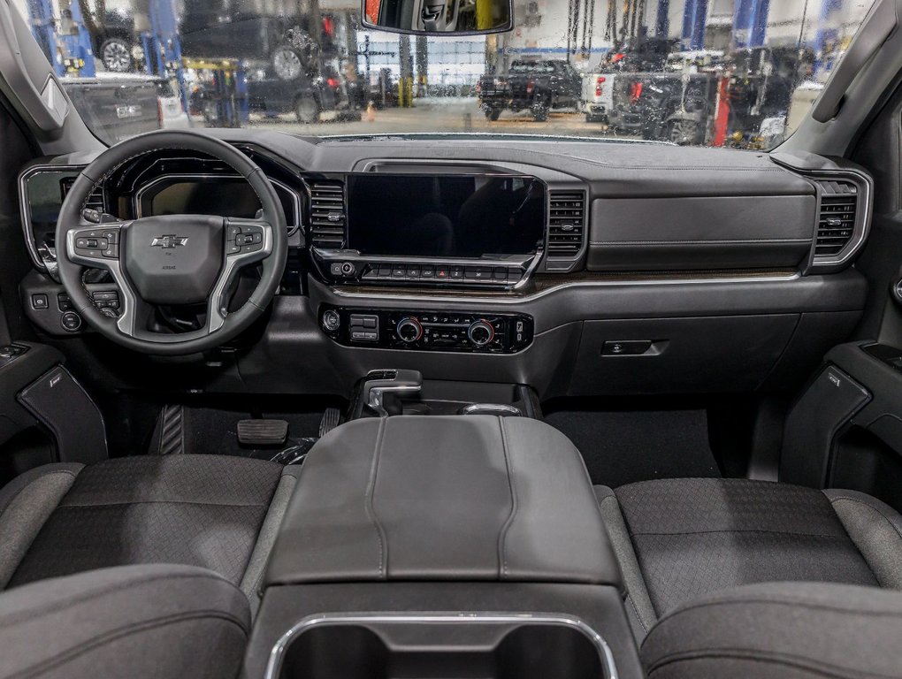2025 Chevrolet Silverado 1500 in St-Jérôme, Quebec - 4 - w1024h768px