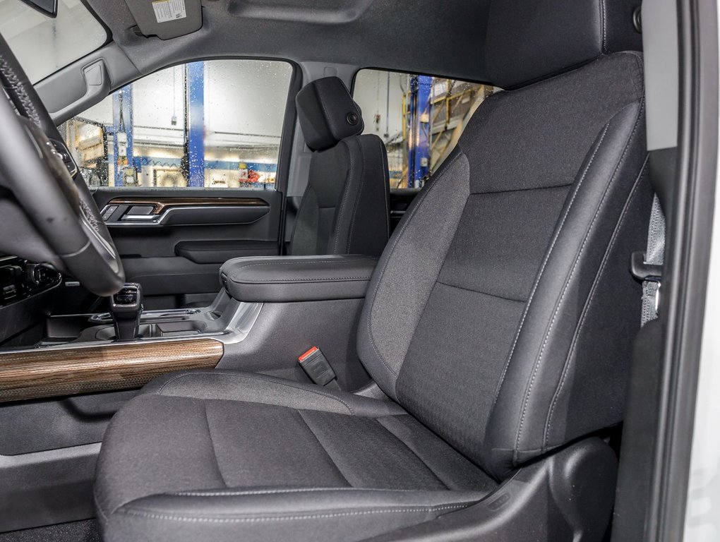 2025 Chevrolet Silverado 1500 in St-Jérôme, Quebec - 11 - w1024h768px