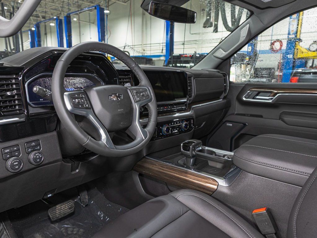 2025 Chevrolet Silverado 1500 in St-Jérôme, Quebec - 12 - w1024h768px