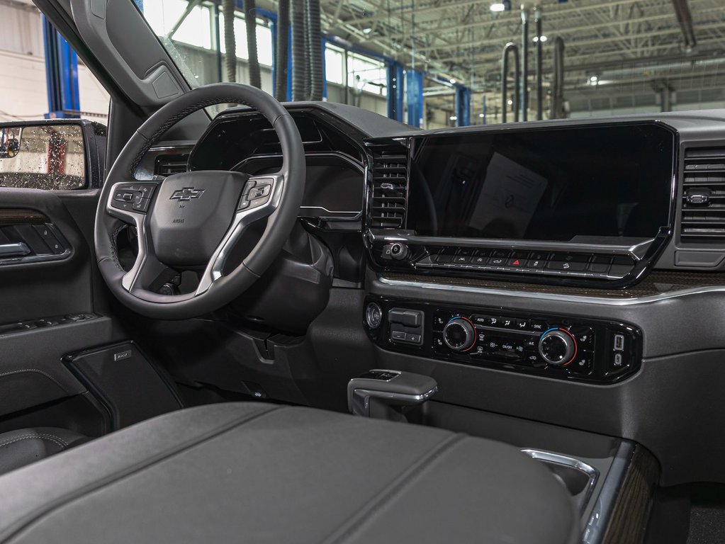 2025 Chevrolet Silverado 1500 in St-Jérôme, Quebec - 32 - w1024h768px