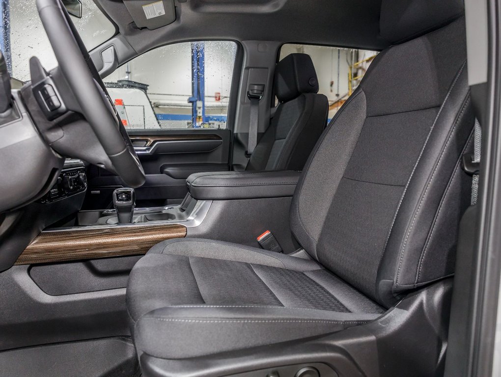 2025 Chevrolet Silverado 1500 in St-Jérôme, Quebec - 11 - w1024h768px