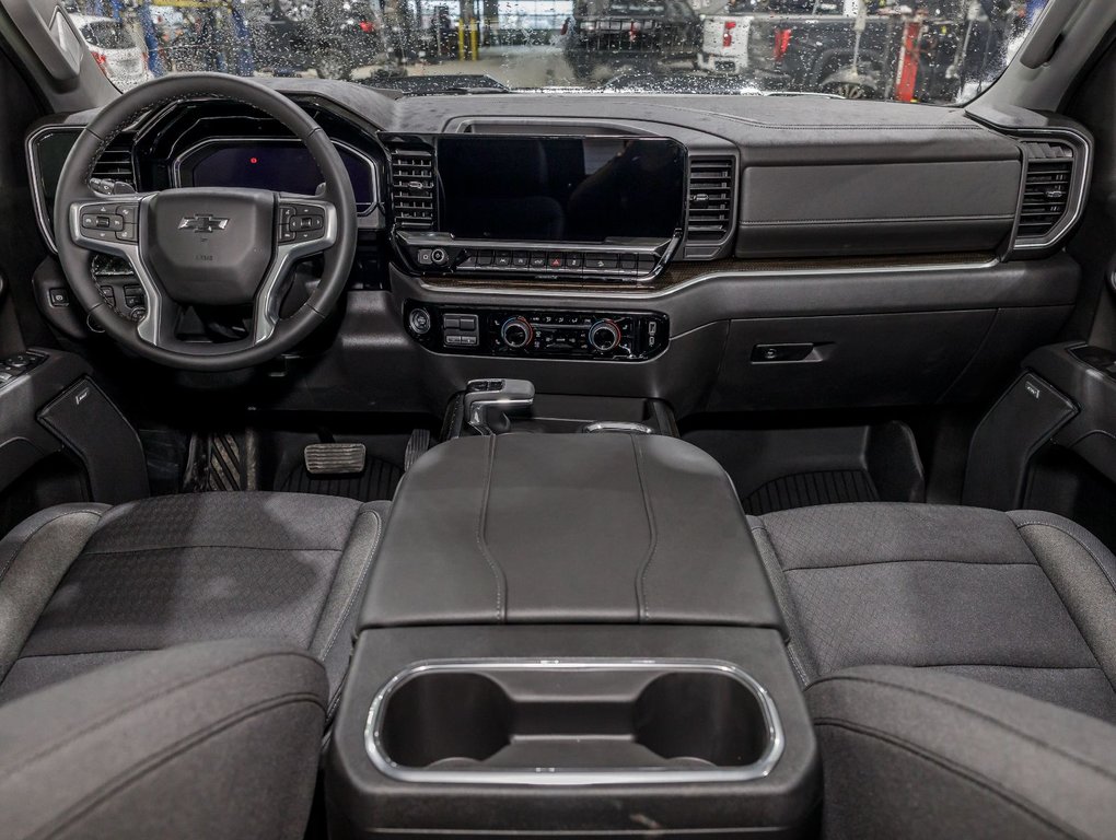 2025 Chevrolet Silverado 1500 in St-Jérôme, Quebec - 4 - w1024h768px