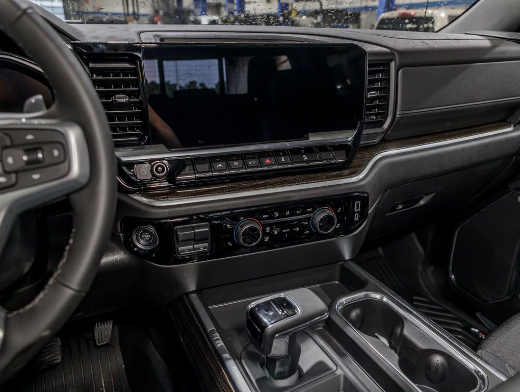 2025 Chevrolet Silverado 1500 in St-Jérôme, Quebec - 19 - w1024h768px