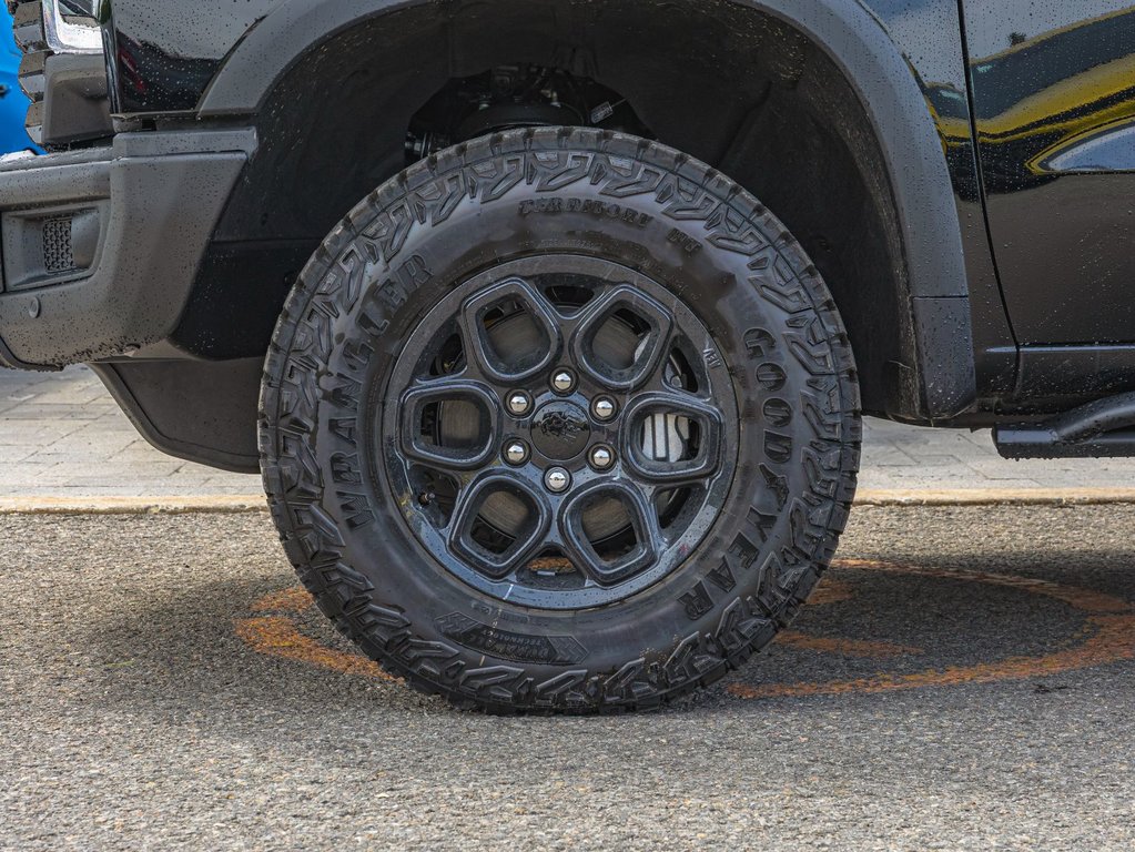 2025 Chevrolet Silverado 1500 in St-Jérôme, Quebec - 37 - w1024h768px