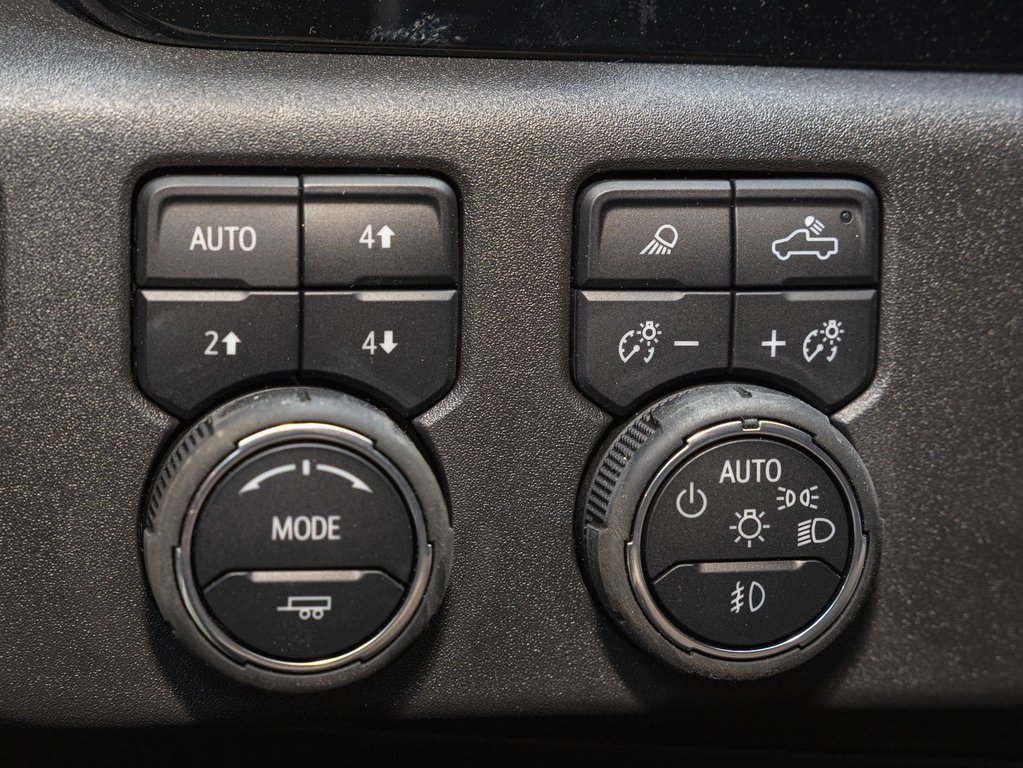 2025 Chevrolet Silverado 1500 in St-Jérôme, Quebec - 25 - w1024h768px