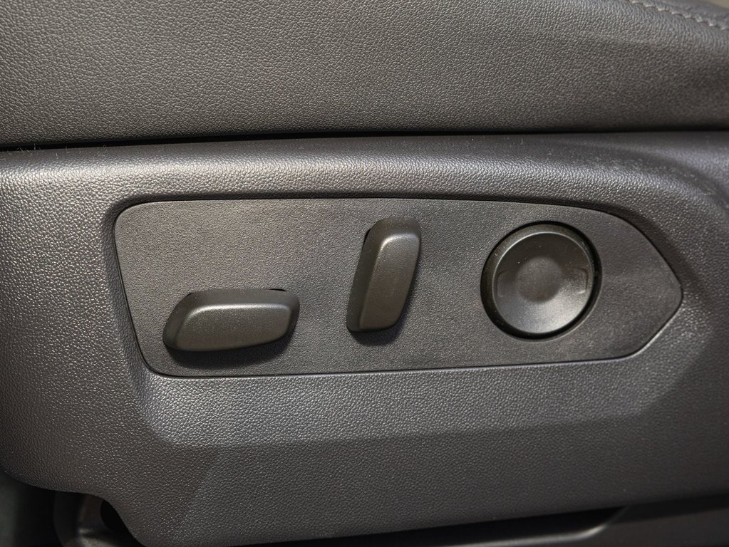 2025 Chevrolet Silverado 1500 in St-Jérôme, Quebec - 27 - w1024h768px