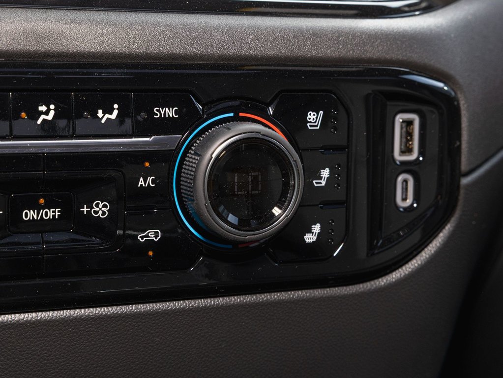 2025 Chevrolet Silverado 1500 in St-Jérôme, Quebec - 24 - w1024h768px