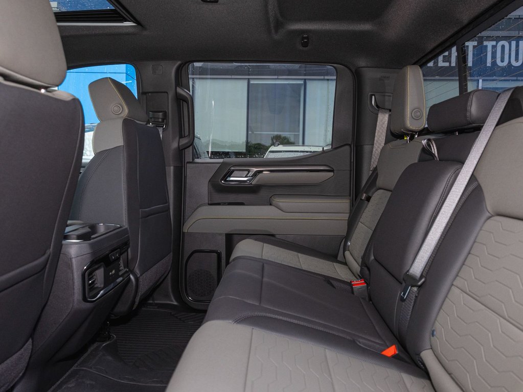 2025 Chevrolet Silverado 1500 in St-Jérôme, Quebec - 32 - w1024h768px