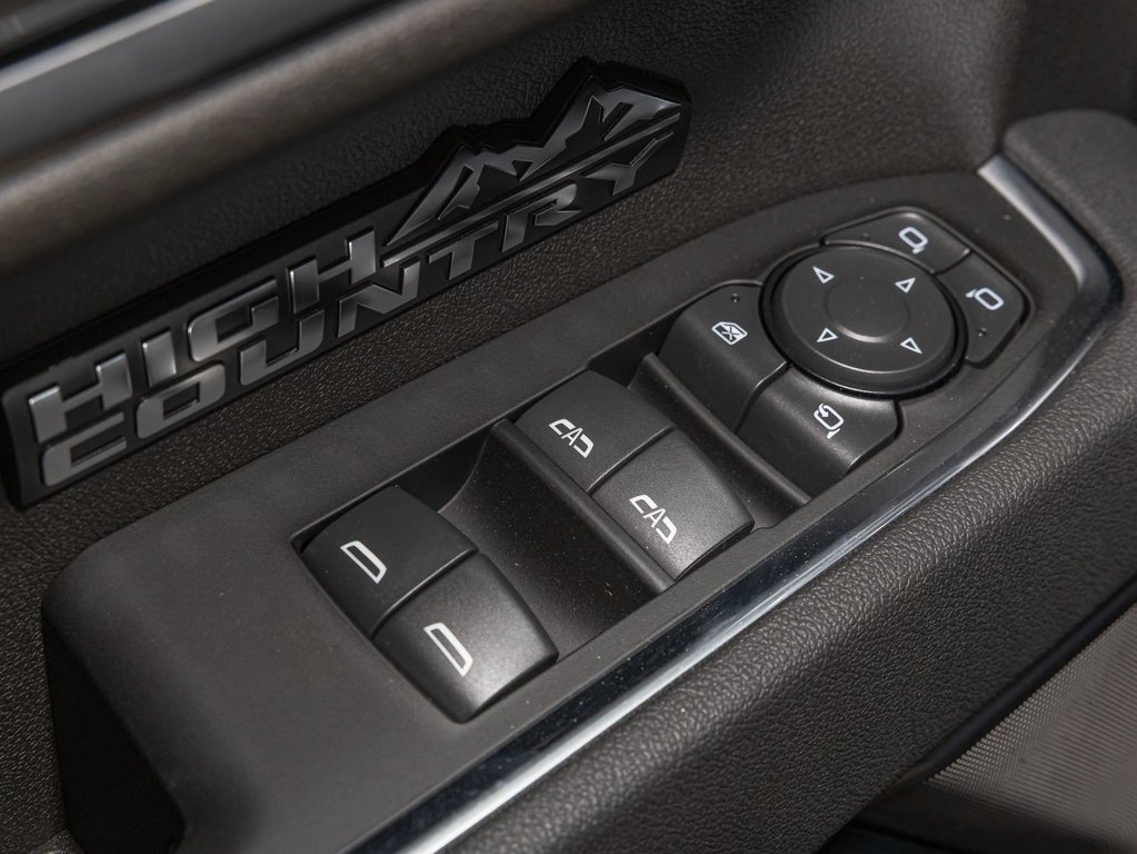 2025 Chevrolet Silverado 1500 in St-Jérôme, Quebec - 30 - w1024h768px