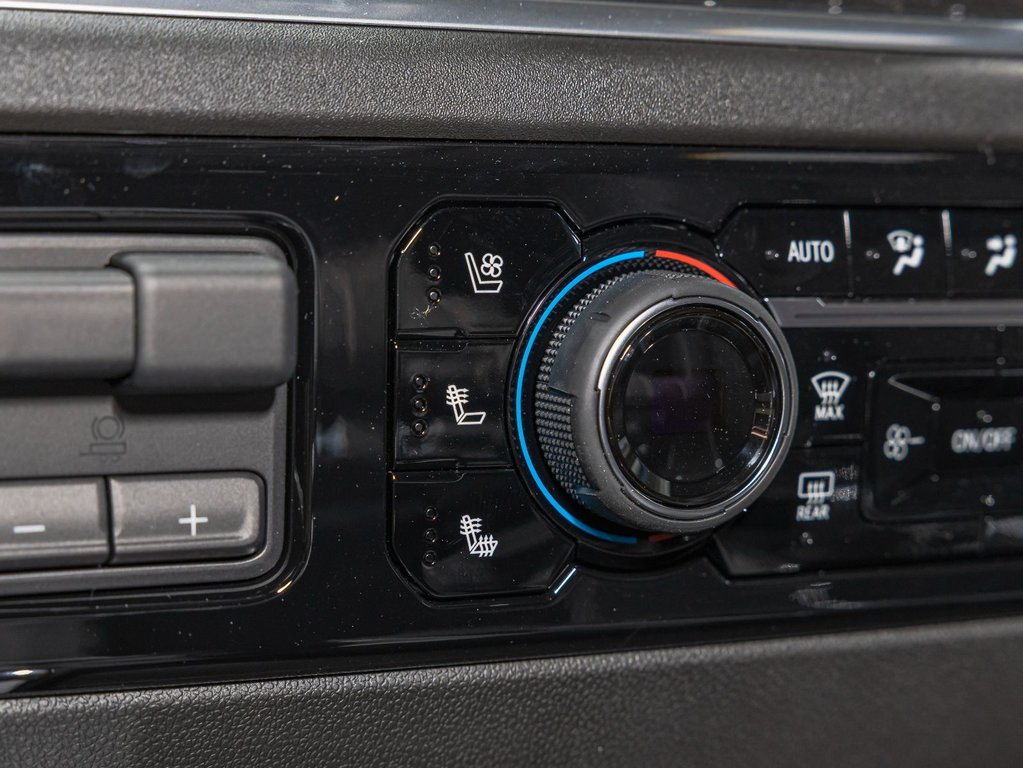 2025 Chevrolet Silverado 1500 in St-Jérôme, Quebec - 23 - w1024h768px