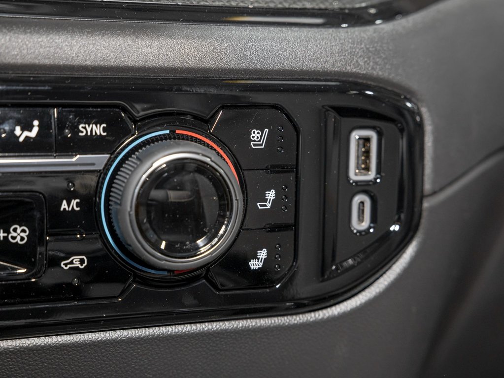2025 Chevrolet Silverado 1500 in St-Jérôme, Quebec - 24 - w1024h768px