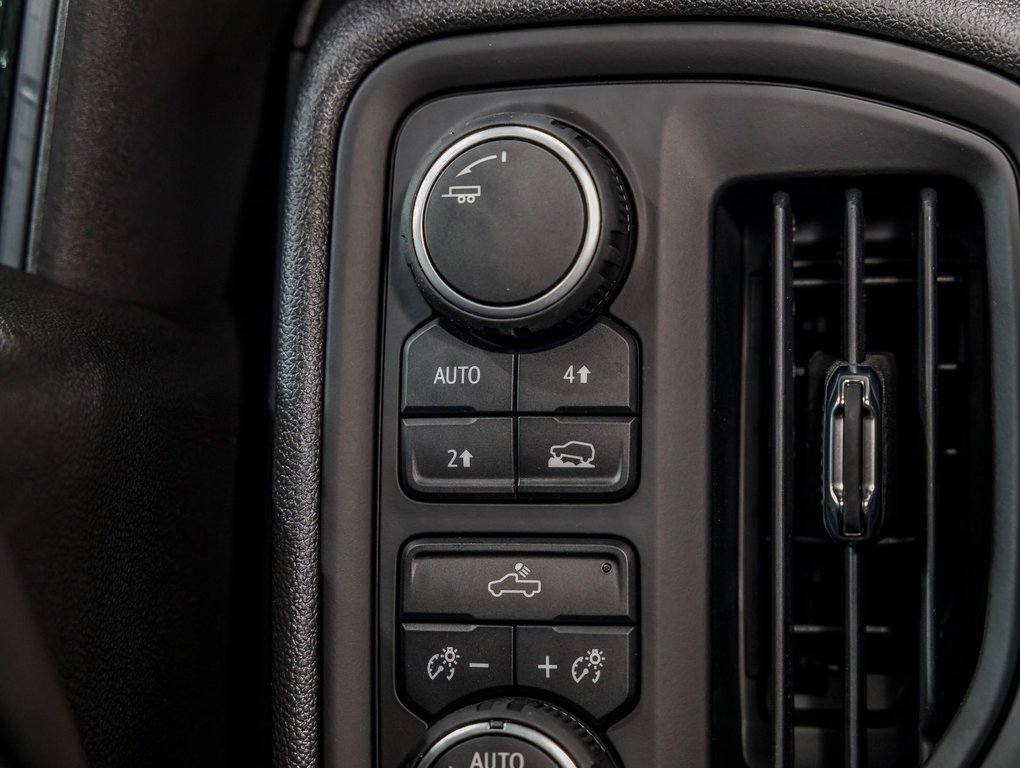 2025 Chevrolet Silverado 1500 in St-Jérôme, Quebec - 22 - w1024h768px