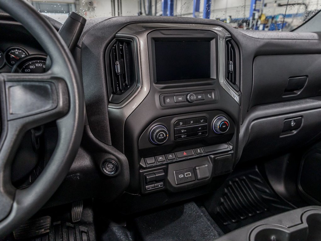 2025 Chevrolet Silverado 1500 in St-Jérôme, Quebec - 18 - w1024h768px