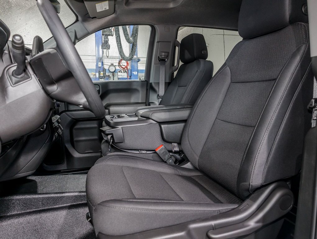 2025 Chevrolet Silverado 1500 in St-Jérôme, Quebec - 10 - w1024h768px