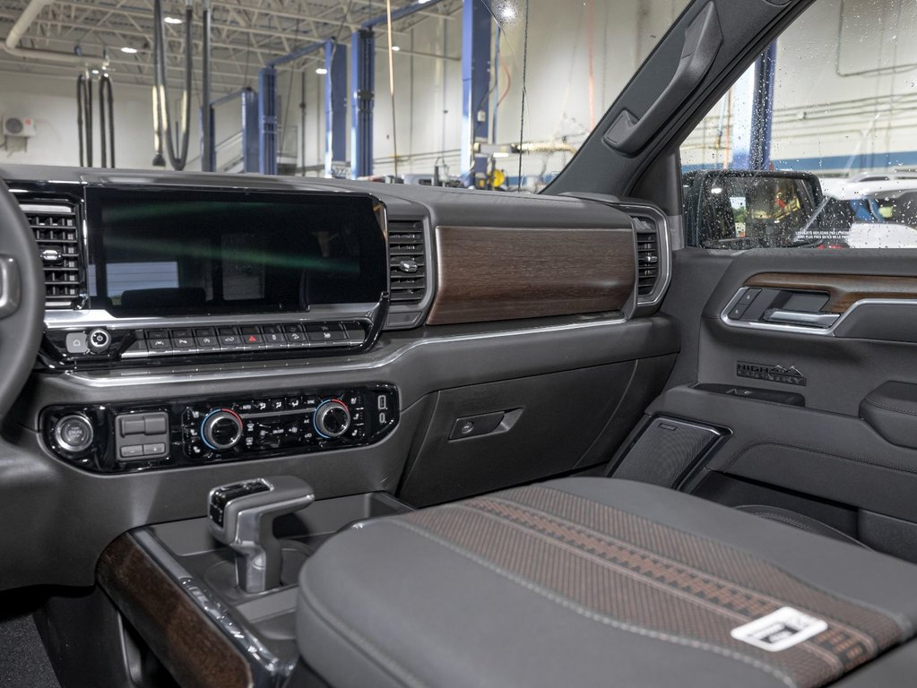 2025 Chevrolet Silverado 1500 in St-Jérôme, Quebec - 20 - w1024h768px