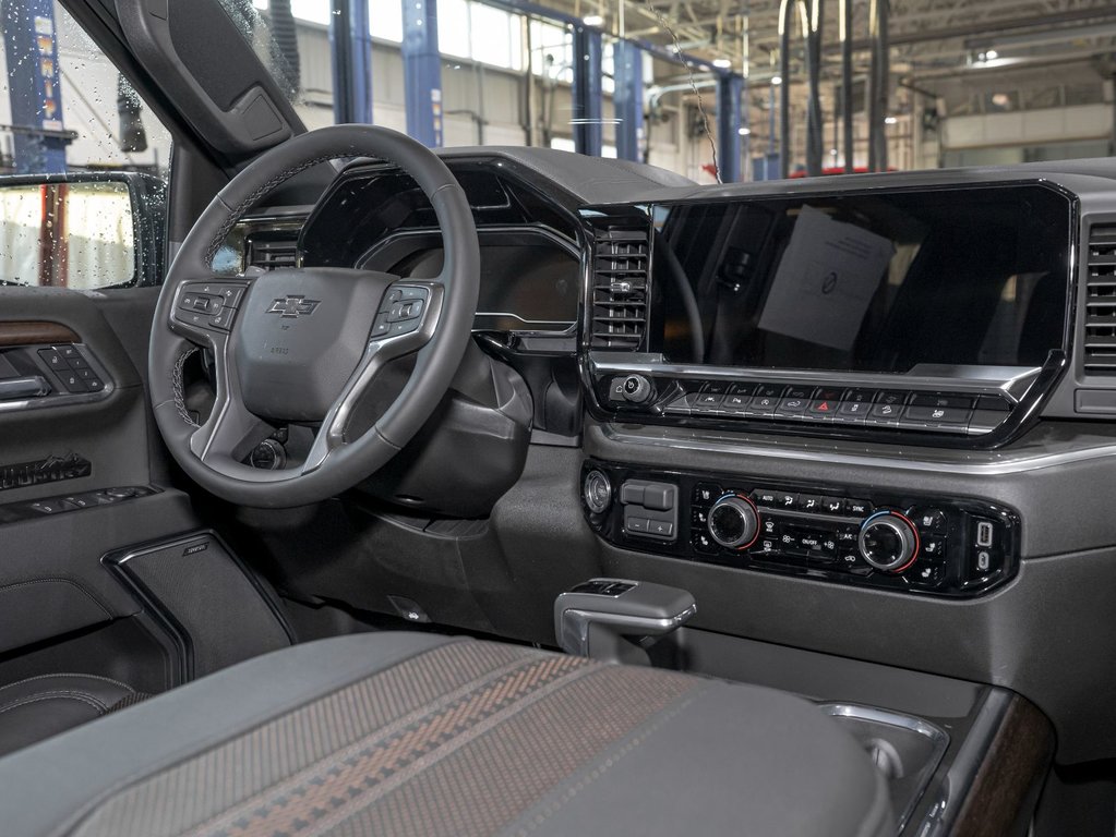 2025 Chevrolet Silverado 1500 in St-Jérôme, Quebec - 31 - w1024h768px