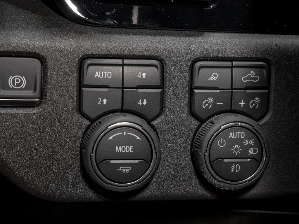 2025 Chevrolet Silverado 1500 in St-Jérôme, Quebec - 25 - w1024h768px