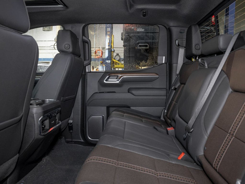 2025 Chevrolet Silverado 1500 in St-Jérôme, Quebec - 32 - w1024h768px