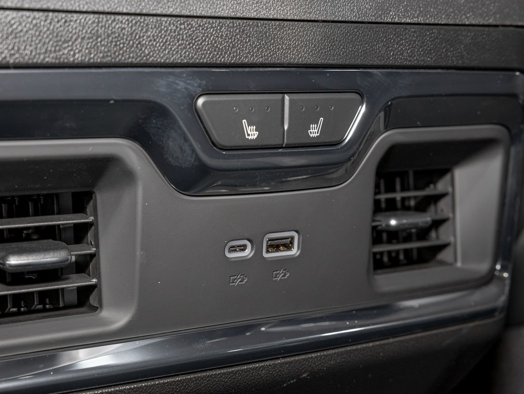 2025 Chevrolet Silverado 1500 in St-Jérôme, Quebec - 33 - w1024h768px