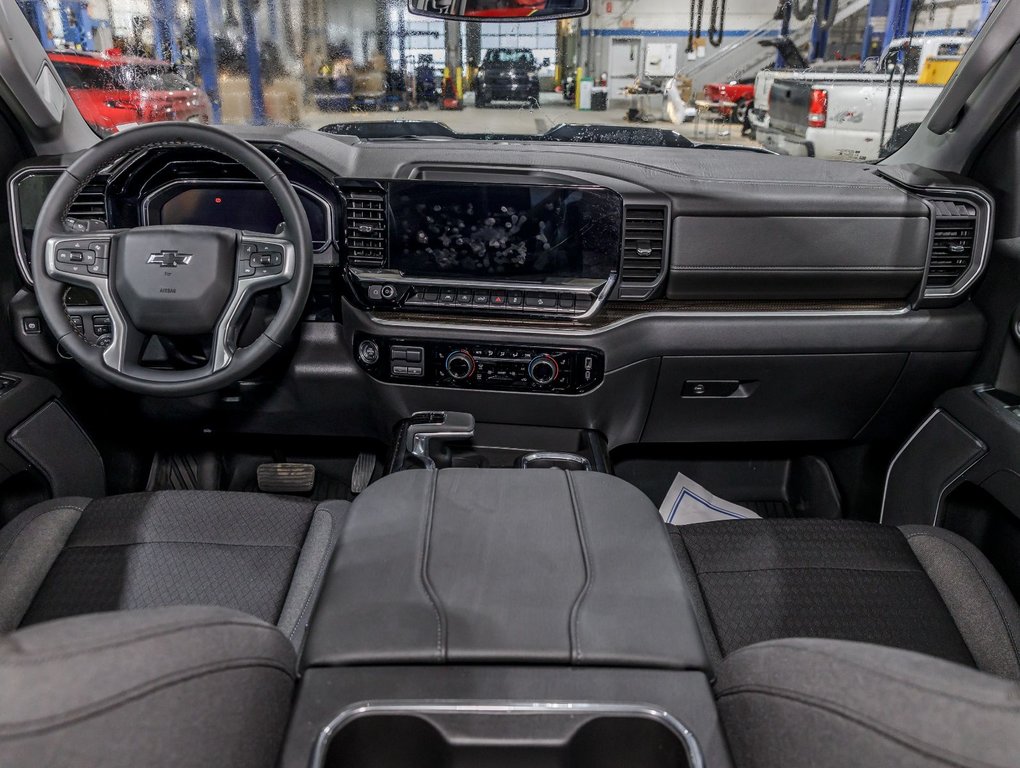 2025 Chevrolet Silverado 1500 in St-Jérôme, Quebec - 4 - w1024h768px