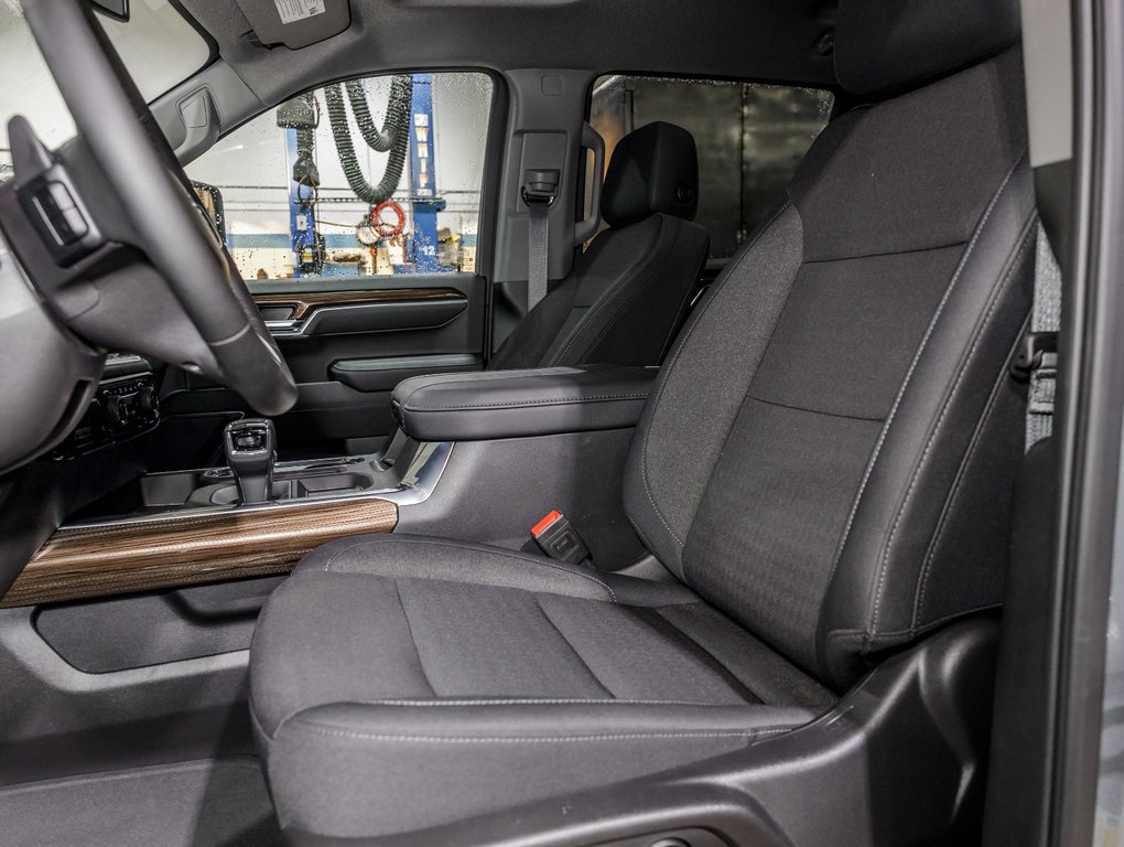 2025 Chevrolet Silverado 1500 in St-Jérôme, Quebec - 11 - w1024h768px