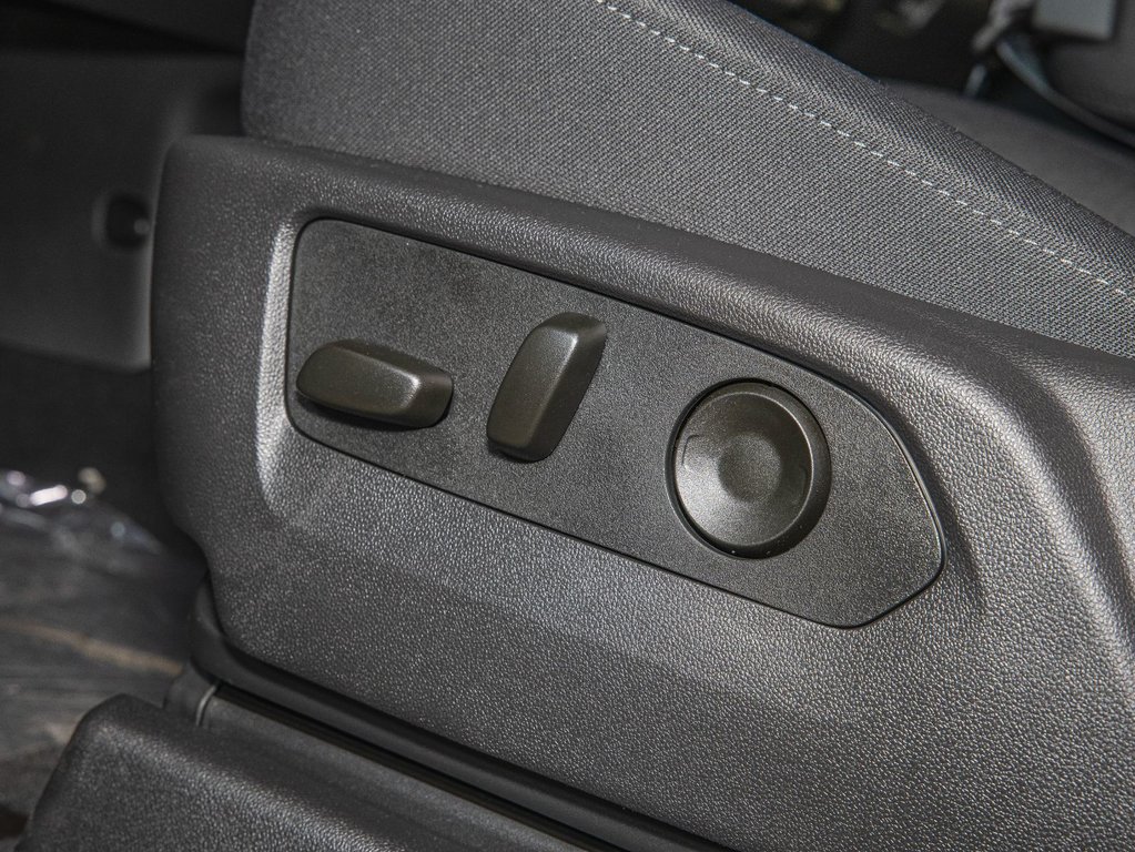 2025 Chevrolet Silverado 1500 in St-Jérôme, Quebec - 23 - w1024h768px