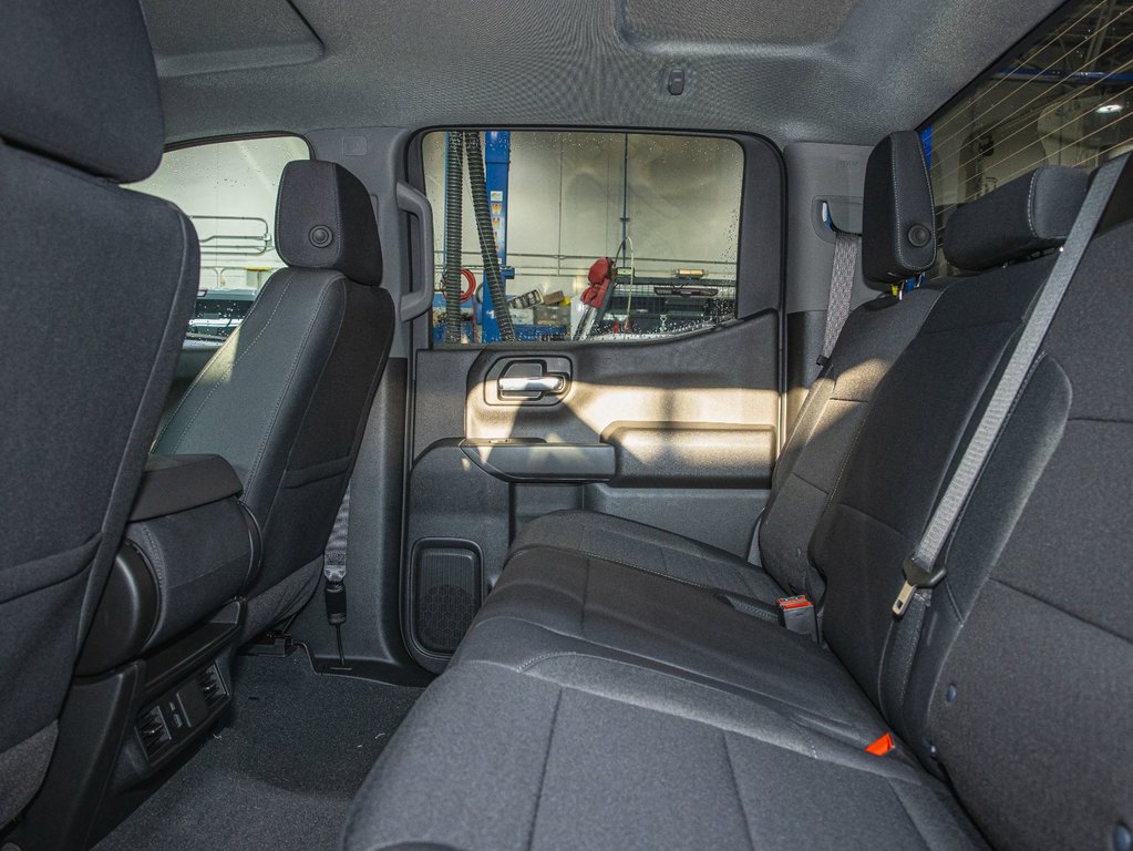 2025 Chevrolet Silverado 1500 in St-Jérôme, Quebec - 27 - w1024h768px