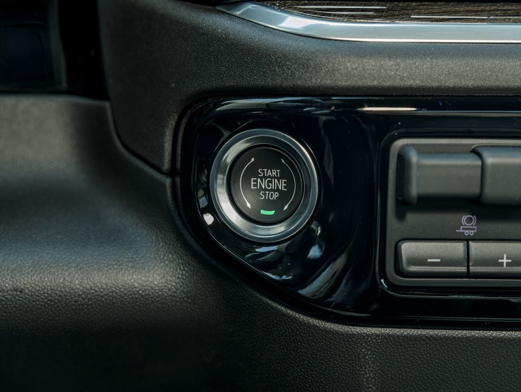 2025 Chevrolet Silverado 1500 in St-Jérôme, Quebec - 22 - w1024h768px