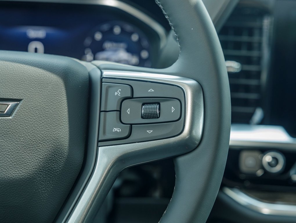 2025 Chevrolet Silverado 1500 in St-Jérôme, Quebec - 16 - w1024h768px