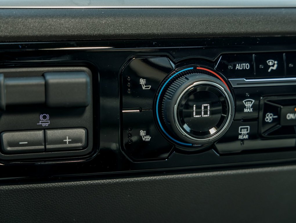 2025 Chevrolet Silverado 1500 in St-Jérôme, Quebec - 23 - w1024h768px