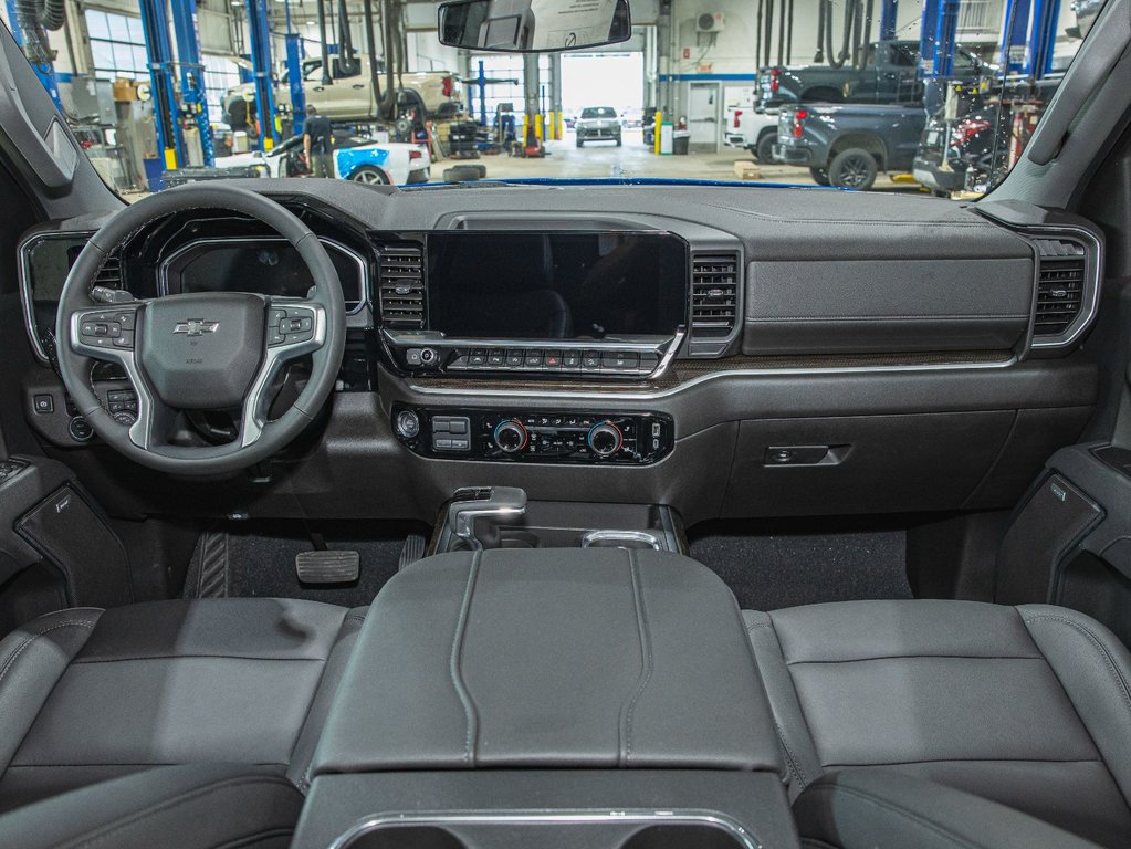 Chevrolet Silverado 1500  2025 à St-Jérôme, Québec - 4 - w1024h768px
