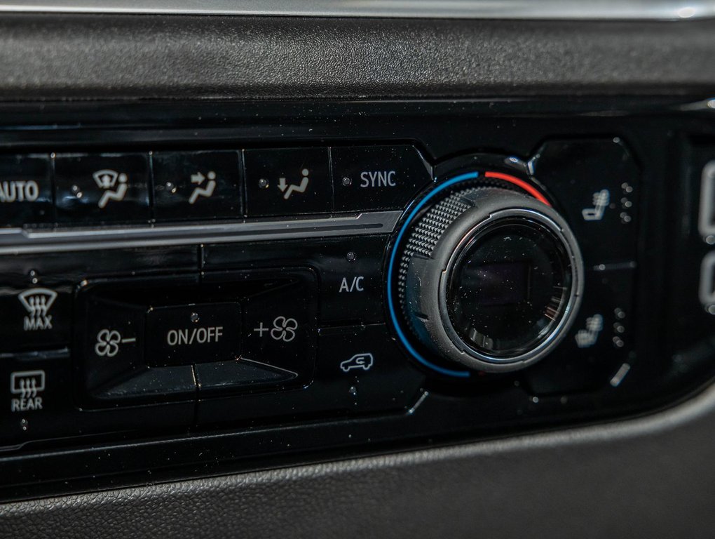 2025 Chevrolet Silverado 1500 in St-Jérôme, Quebec - 24 - w1024h768px