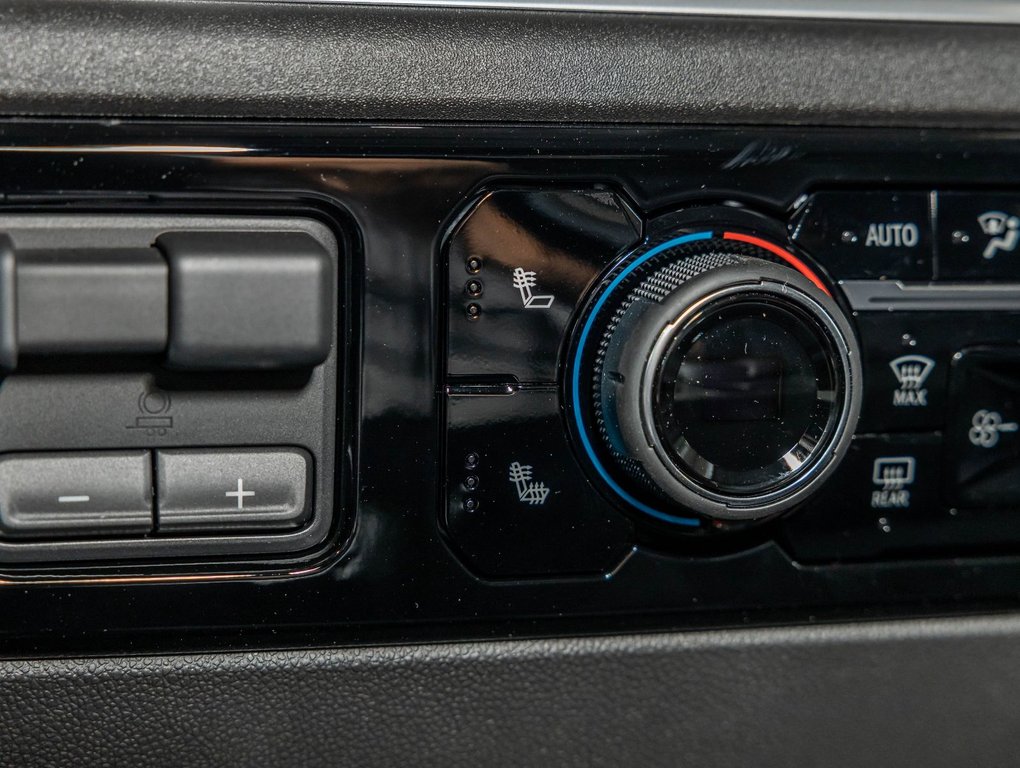 2025 Chevrolet Silverado 1500 in St-Jérôme, Quebec - 23 - w1024h768px