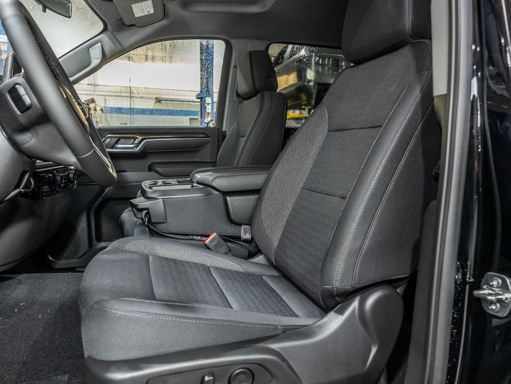 2025 Chevrolet Silverado 1500 in St-Jérôme, Quebec - 11 - w1024h768px