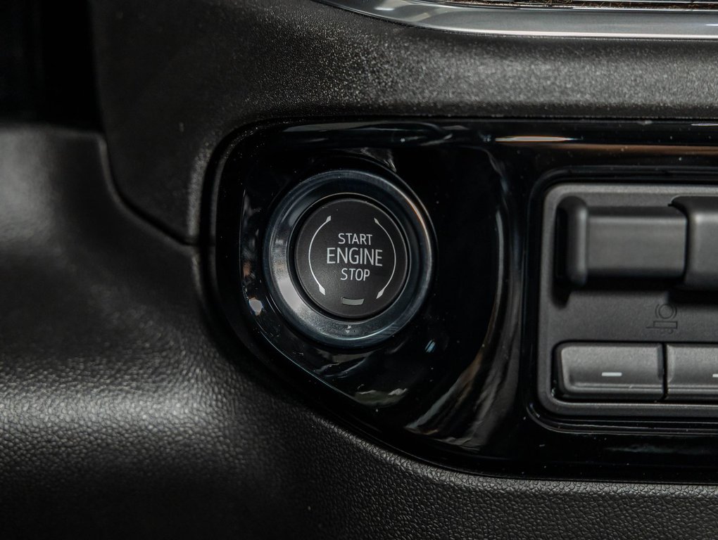 2025 Chevrolet Silverado 1500 in St-Jérôme, Quebec - 22 - w1024h768px