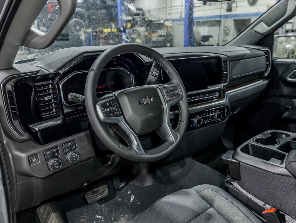2025 Chevrolet Silverado 1500 in St-Jérôme, Quebec - 12 - w1024h768px