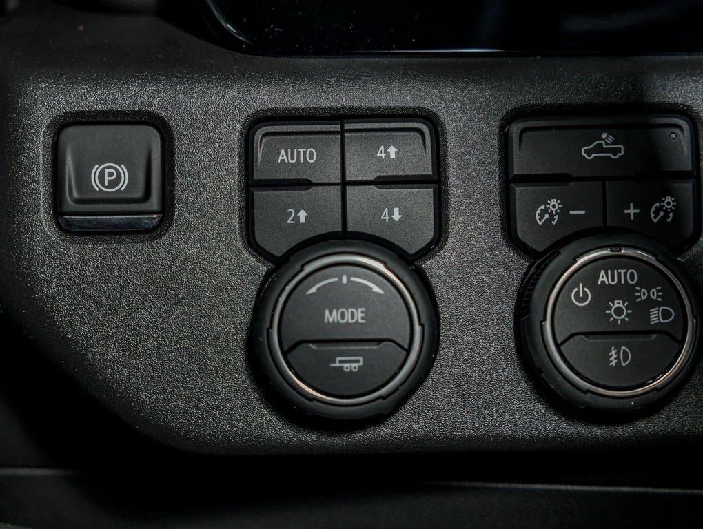 2025 Chevrolet Silverado 1500 in St-Jérôme, Quebec - 25 - w1024h768px