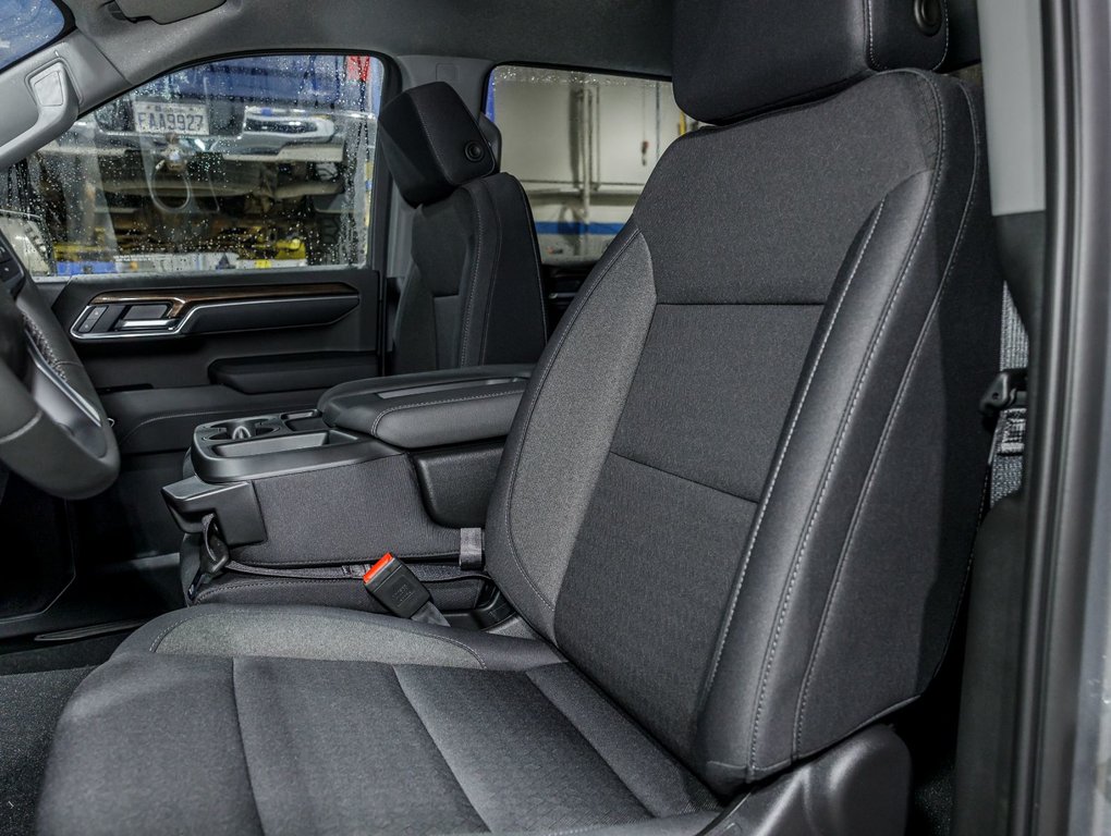 2025 Chevrolet Silverado 1500 in St-Jérôme, Quebec - 11 - w1024h768px