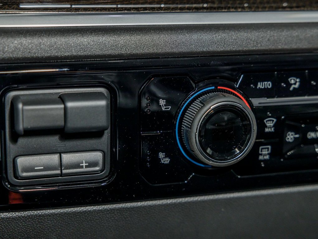2025 Chevrolet Silverado 1500 in St-Jérôme, Quebec - 23 - w1024h768px