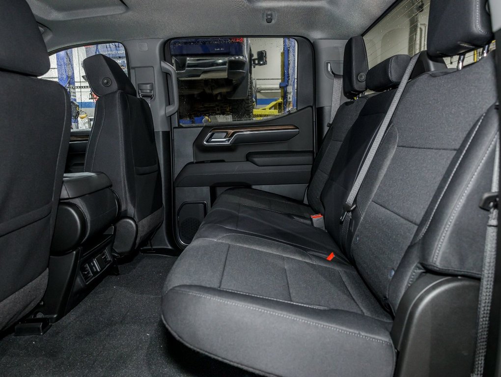 2025 Chevrolet Silverado 1500 in St-Jérôme, Quebec - 32 - w1024h768px