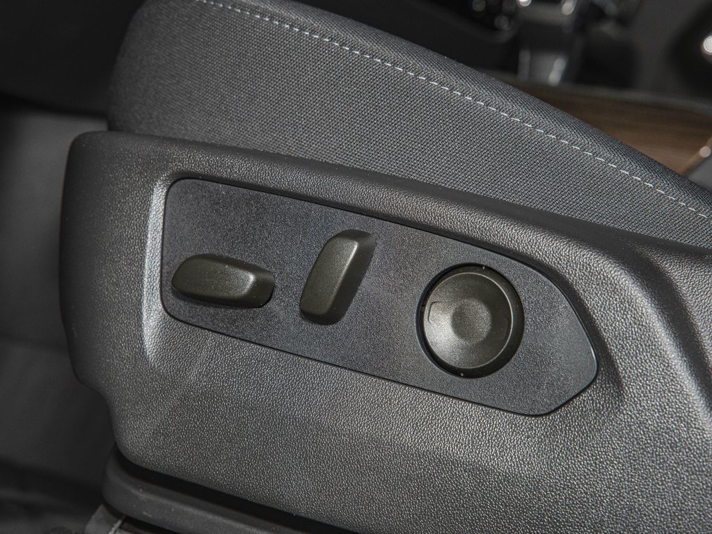 2025 Chevrolet Silverado 1500 in St-Jérôme, Quebec - 27 - w1024h768px
